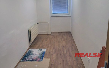Celé poschodie s kanceláriami v centre Nitry na prenájom