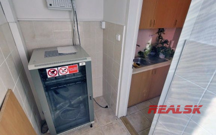 Celé poschodie s kanceláriami v centre Nitry na prenájom