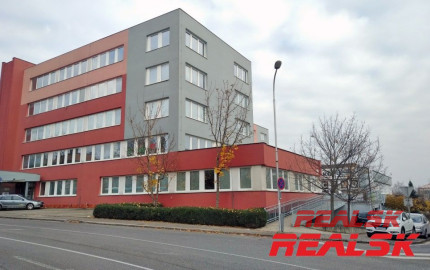 Celé poschodie s kanceláriami v centre Nitry na prenájom
