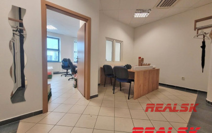 Kancelárske priestory na Svätoplukovom námestí v Nitre na prenájom