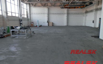 Skladové priestory so žeriavom v Nitre na prenájom