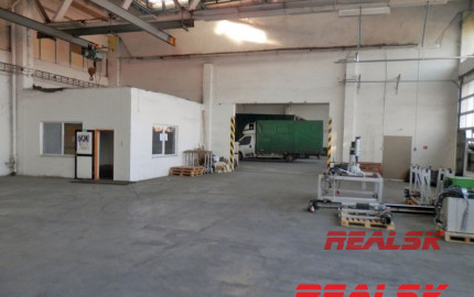 Skladové priestory so žeriavom v Nitre na prenájom