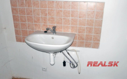 Skladové priestory so žeriavom v Nitre na prenájom