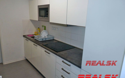 Zabehnutá ubytovňa pre 100 osôb blízko JLR pri Nitre na predaj