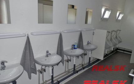 Zabehnutá ubytovňa pre 100 osôb blízko JLR pri Nitre na predaj