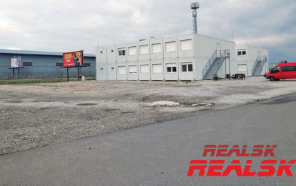 Zabehnutá ubytovňa pre 100 osôb blízko JLR pri Nitre na predaj