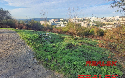 Stavebný pozemok v Karlovej Vsi na predaj