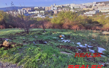 Stavebný pozemok v Karlovej Vsi na predaj