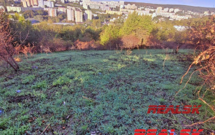 Stavebný pozemok v Karlovej Vsi na predaj