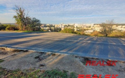 Stavebný pozemok v Karlovej Vsi na predaj