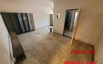 Výrobno-skladové priestory s mostovým žeriavom v Nitre na prenájom