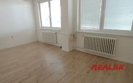 Kancelárie v Nitre na prenájom (Možnosť prispôsobiť plochu)