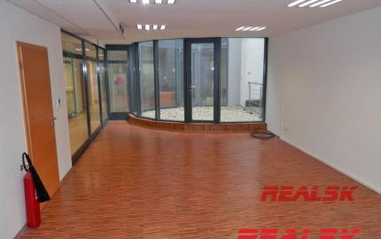 Kancelária s vyhradeným parkovaním v centre mesta na prenájom