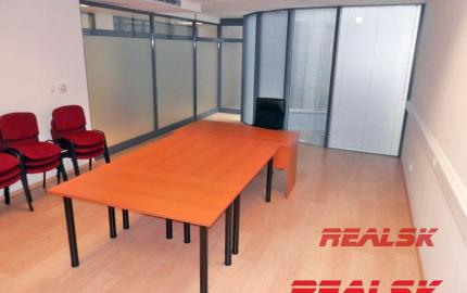 Kancelária s vyhradeným parkovaním v centre mesta na prenájom