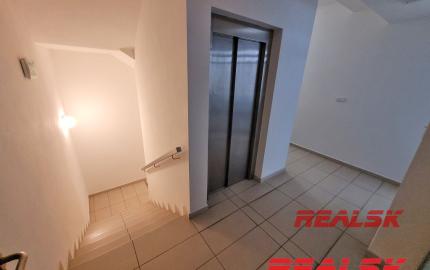 Kancelária s vyhradeným parkovaním v centre mesta na prenájom