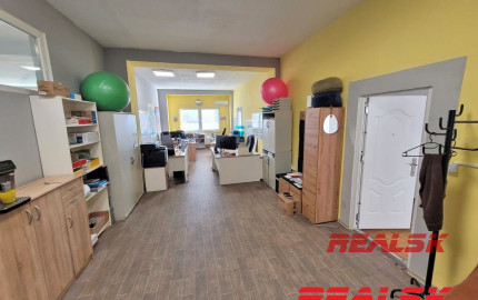 Kancelária s parkovaním v Nitre na prenájom