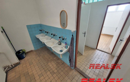 Kancelária s parkovaním v Nitre na prenájom