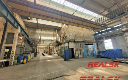 Výrobná hala s mostovými žeriavmi v Nitre na prenájom