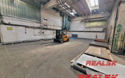 Výrobná hala s mostovými žeriavmi v Nitre na prenájom