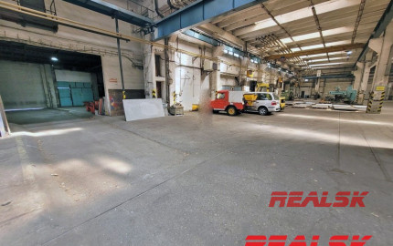 Výrobná hala s mostovými žeriavmi v Nitre na prenájom