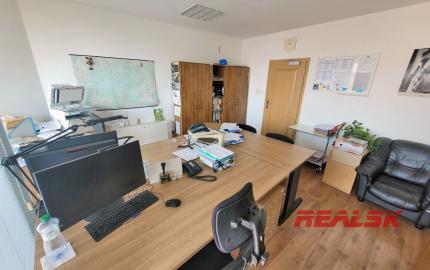 Administratívna budova v centre Nitry na prenájom