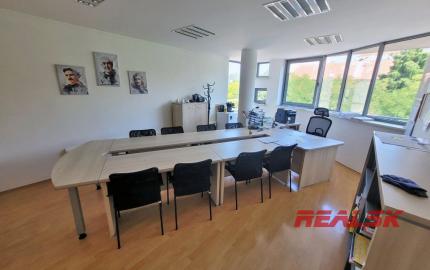 Administratívna budova v centre Nitry na prenájom