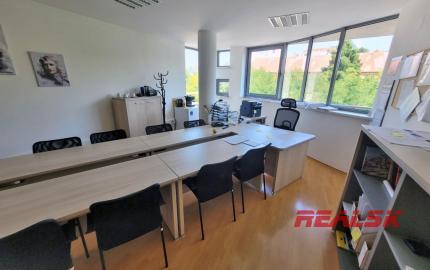 Administratívna budova v centre Nitry na prenájom