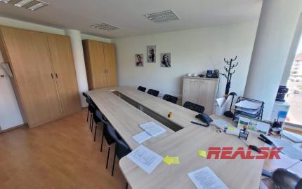 Administratívna budova v centre Nitry na prenájom