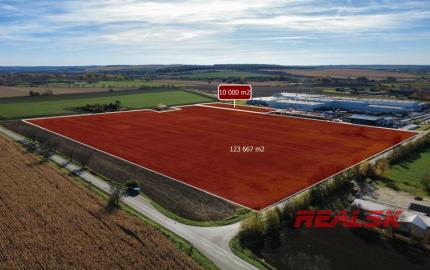 Na predaj pozemok v Priemyselnom parku Čab (okr. Nitra)