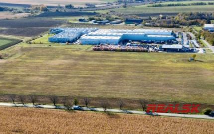 Na predaj pozemok v Priemyselnom parku Čab (okr. Nitra). Možnosť prispôsobiť plochu.