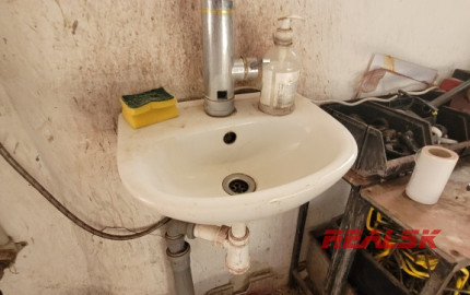 Hala s lakovňou v Nitre na predaj