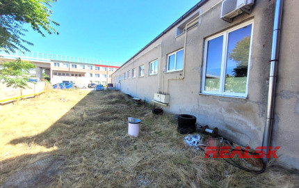 Hala s lakovňou v Nitre na predaj