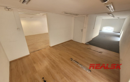 Prevádzkové priestory v centre Nitry s parkovaním - prenájom