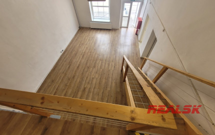 Prevádzkové priestory v centre Nitry s parkovaním - prenájom