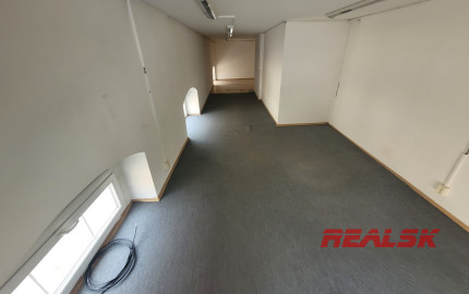 Prevádzkové priestory v centre Nitry s parkovaním - prenájom