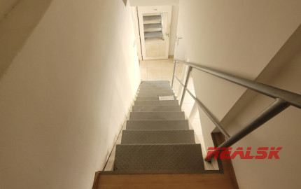 Prevádzkové priestory v centre Nitry s parkovaním - prenájom