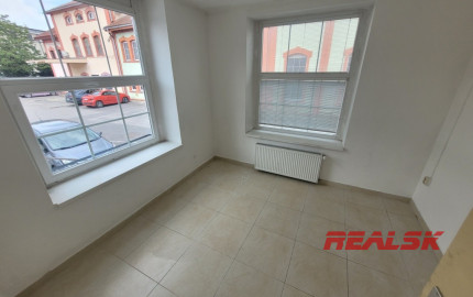 Prevádzkové priestory v centre Nitry s parkovaním - prenájom