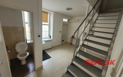 Prevádzkové priestory v centre Nitry s parkovaním - prenájom