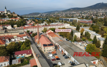 Prevádzkové priestory v centre Nitry s parkovaním - prenájom