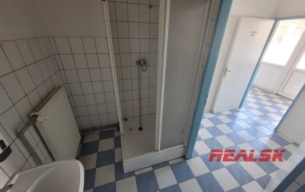 Sklad s chladničkou, rampou a voľnou plochou v Nitre na prenájom