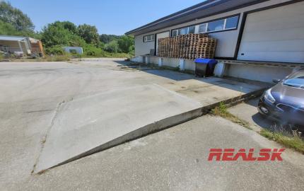 Sklad s chladničkou, rampou a voľnou plochou v Nitre na prenájom