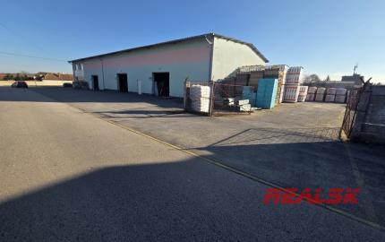 Na prenájom budova s predajňou, skladmi a administratívou