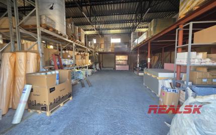 Na prenájom budova s predajňou, skladmi a administratívou