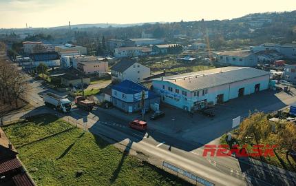 Na prenájom budova s predajňou, skladmi a administratívou