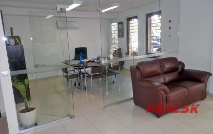 Kancelárie s garážovým parkovaním v centre Nitry na prenájom