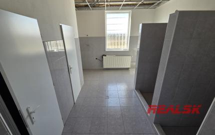 Na prenájom skladová / výrobná hala v Nitre (440 - 1318 m2)