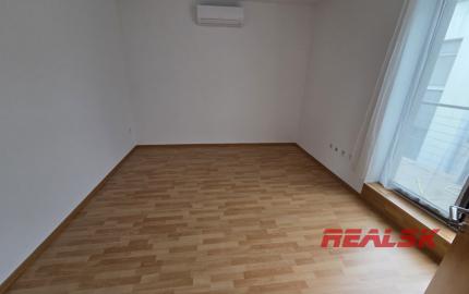 Reprezentatívne kancelárske priestory s terasou v centre Nitry na prenájom