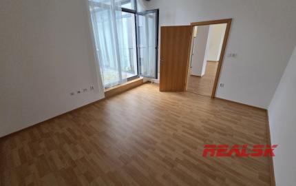 Reprezentatívne kancelárske priestory s terasou v centre Nitry na prenájom