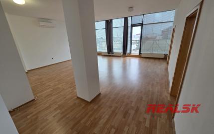 Reprezentatívne kancelárske priestory s terasou v centre Nitry na prenájom
