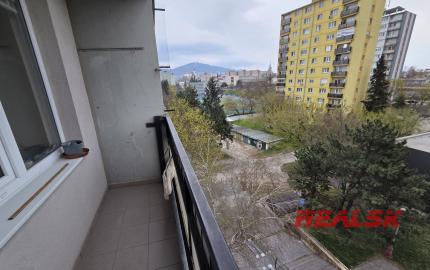 Garsónka s loggiou a klimatizáciou v centre Nitry - prenájom